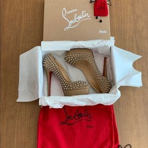 🚫 SOLD 🚫Christian Louboutin Alti sz 36